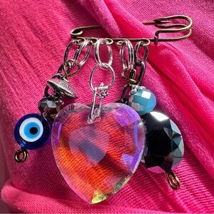 Artisan Large Crystal Heart Brooch Glass Beads Safety Pin Kilt Bar Pin handmade
